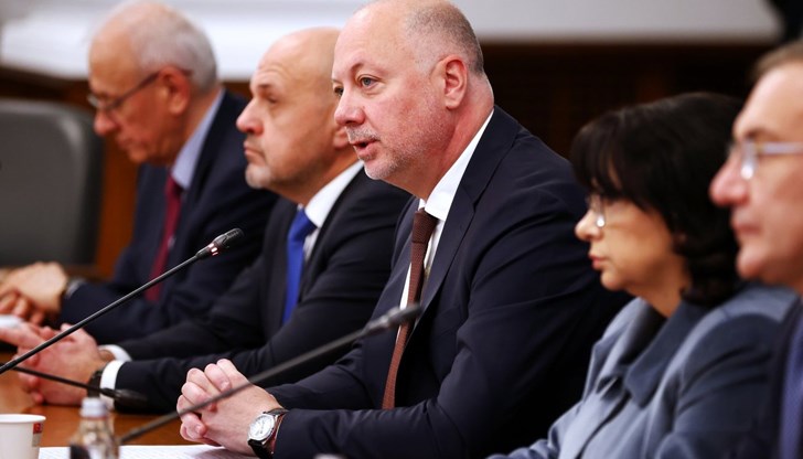 Вдигат пенсиите и майчинството, средната пенсия ще достигне 541 евро, а минималната заплата става 620 евро