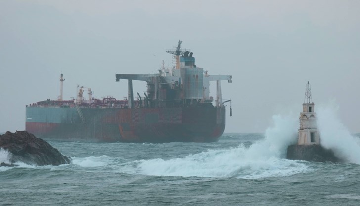 Басейнова дирекция тества водата за нефтопродукти и токсини между Созопол и Резово Басейнова дирекция тества водата за нефтопродукти и токсини между Созопол и Резово