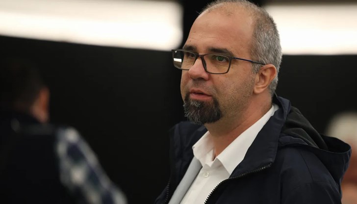 Според социолога най-удобно за Румен Радев е да влезе в политиката през лятото