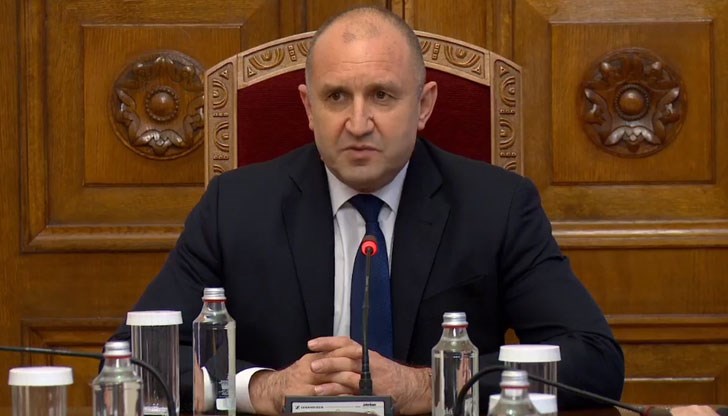 Президентът следва конституционната процедура преди връчването на първия мандат Президентът следва конституционната процедура преди връчването на първия мандат