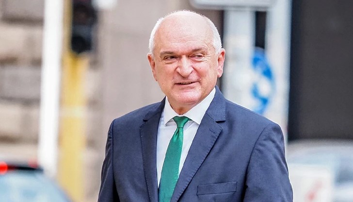 Димитър Главчев пенсионира 37 служители и въвежда нови правила за допълнителното материално стимулиране