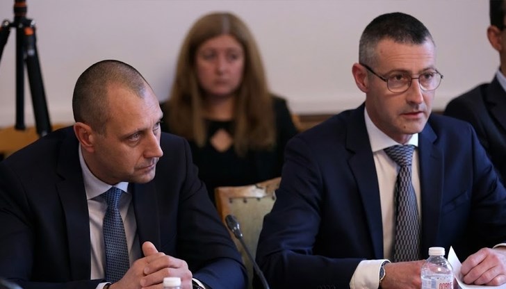 СДВР: 11 устройства, маскирани като датчици, са предавали видео към телефона на Александър Евтимов, който отрича вина СДВР: 11 устройства, маскирани като датчици, са предавали видео към телефона на Александър Евтимов, който отрича вина