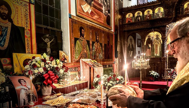 Митрополит Йосиф отслужи панихида за легендарното сопрано, чийто звезден път започва от Русенската опера