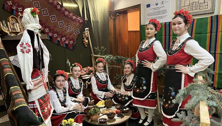 Учениците пресъздадоха автентичната атмосфера на българския дом