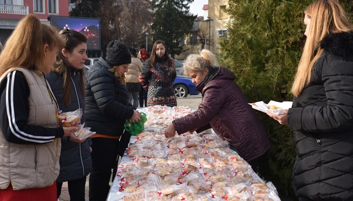 Димитър Славов откри изложбата "Кулинарни етюди" с участието на местни читалища и ученици