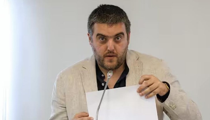 Главният икономист на КНСБ с безпощаден анализ за "IT-лъвчетата", ипотеките и бедността, която рови в кофите Главният икономист на КНСБ с безпощаден анализ за "IT-лъвчетата", ипотеките и бедността, която рови в кофите