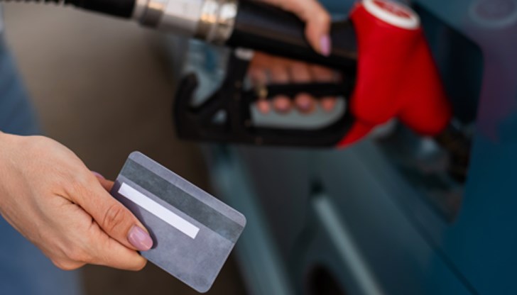 Властите в Техеран задържаха танкер с контрабандно гориво в Оманския залив Властите в Техеран задържаха танкер с контрабандно гориво в Оманския залив