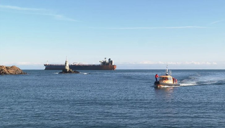 Екипите на "Морска администрация" възстановиха захранването и освободиха котвата Екипите на "Морска администрация" възстановиха захранването и освободиха котвата