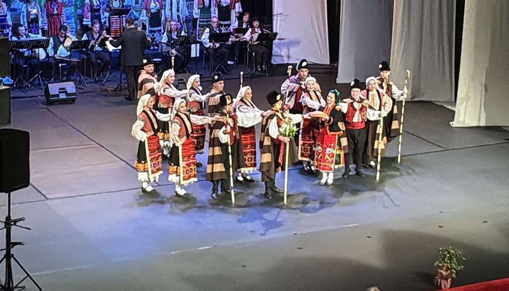 Д-р Венцеслав Неделчев пресъздава хърцойски обичаи в професионална постановка на сцена в Разград