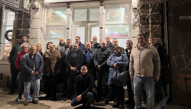 Едното ръководство иска оставки в общинския съвет, другото обвинява централата в погазване на устава