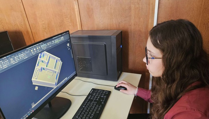 Клуб "Дизайнери в действие" помага на дванадесетокласниците да надградят работата си с AutoCAD по европейски проект