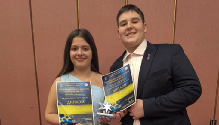 Възпитаници на школа "Вяра, Надежда, Любов" триумфираха в благотворителната надпревара в подкрепа на фондация "Александър Русев" Възпитаници на школа "Вяра, Надежда, Любов" триумфираха в благотворителната надпревара в подкрепа на фондация "Александър Русев"