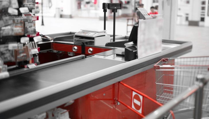 Извършителките натоварили продуктите в две пазарски колички и бебешко кошче в търговска верига на булевард "Липник" Извършителките натоварили продуктите в две пазарски колички и бебешко кошче в търговска верига на булевард "Липник"