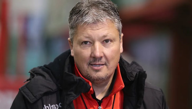 Легенди на ЦСКА и Левски играха заедно в благотворителен турнир в подкрепа на Ел Голеадор Легенди на ЦСКА и Левски играха заедно в благотворителен турнир в подкрепа на Ел Голеадор