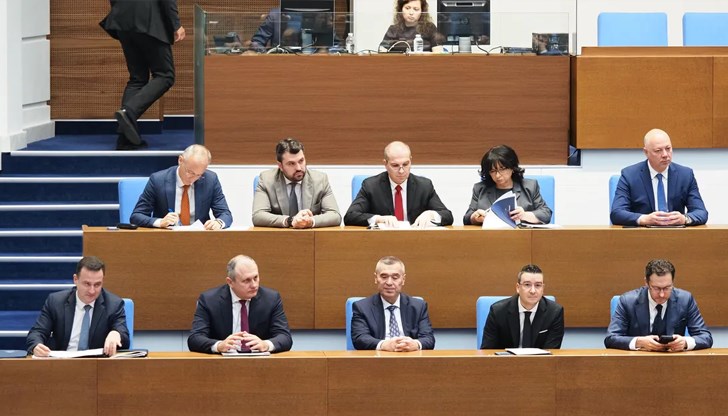 Депутатите обсъждат и първите бюджети в евро за 2026 година Депутатите обсъждат и първите бюджети в евро за 2026 година