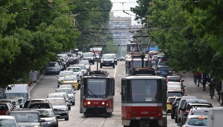 Въвеждат временна организация за месец, автобуси и тролеи с нови маршрути Въвеждат временна организация за месец, автобуси и тролеи с нови маршрути