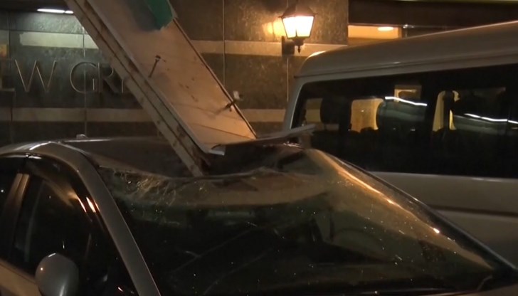 Властите отмениха предупреждението за цунами, хиляди домакинства останаха без ток Властите отмениха предупреждението за цунами, хиляди домакинства останаха без ток