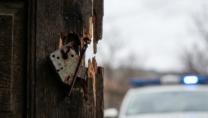 Полицията в Бяла разследва взломна кражба на техника и зимнина от частен дом Полицията в Бяла разследва взломна кражба на техника и зимнина от частен дом