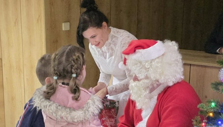 Малчугани от местни школи изнесоха вълнуващ концерт в сградата на дирекцията