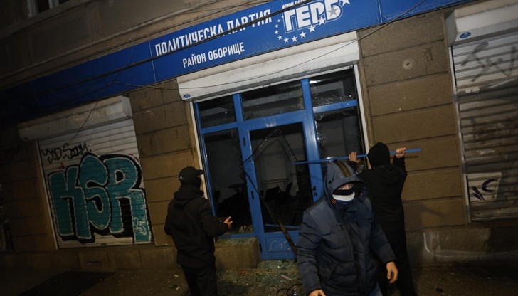 Президентът Радев: Това е провокация на мафията, изходът е оставка Президентът Радев: Това е провокация на мафията, изходът е оставка