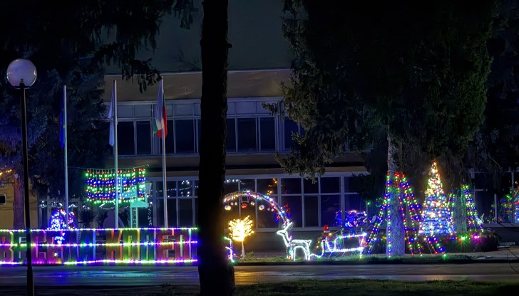 Дядо Коледа пристигна с подаръци в двете села от община Ценово