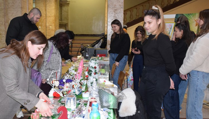 Инициативата на клуб "Палитра" набира средства за колеги в неравностойно положение до 17 декември