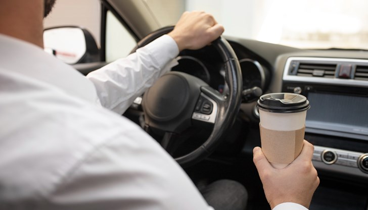 Разчитането единствено на тонизиращи напитки може да доведе до внезапен "срив" и фатален микросън зад волана Разчитането единствено на тонизиращи напитки може да доведе до внезапен "срив" и фатален микросън зад волана