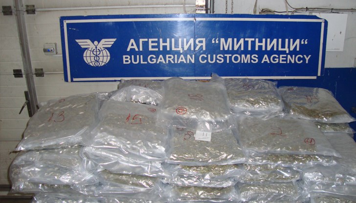 50-годишният мъж укрил над 82 килограма наркотик в климатични панели