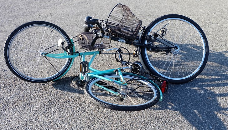 Мъжът се е блъснал челно в бус