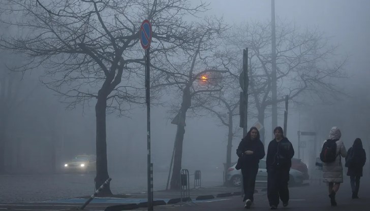 Дъждът тръгва от Югозападна България, температурите остават сравнително високи за сезона Дъждът тръгва от Югозападна България, температурите остават сравнително високи за сезона