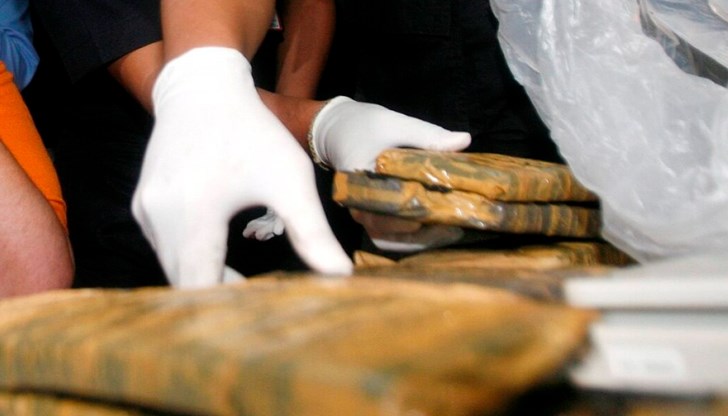 Наркотикът е бил укрит в над 1000 буркана с хранителни продукти