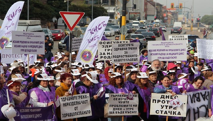 Медиците слагат лентички "Аз протестирам" заради липсата на пари в Бюджет 2026 Медиците слагат лентички "Аз протестирам" заради липсата на пари в Бюджет 2026