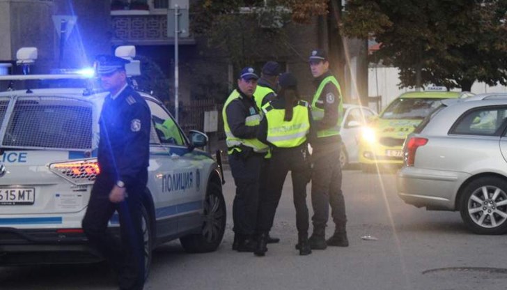 Полицаите откриха наркотици в автомобила и в два имота, обитавани от задържания Полицаите откриха наркотици в автомобила и в два имота, обитавани от задържания