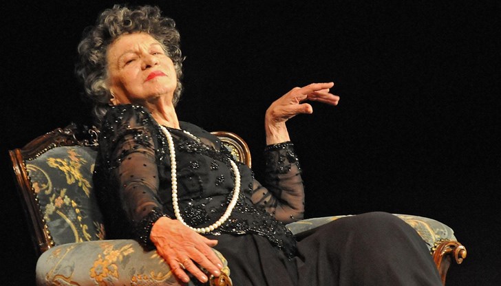 Кралицата на комедията напусна този свят навръх Никулден през 2019 година Кралицата на комедията напусна този свят навръх Никулден през 2019 година