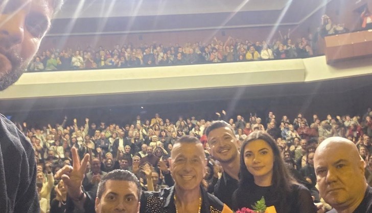 Публиката в Русе стана свидетел на емоционален годеж на сцената