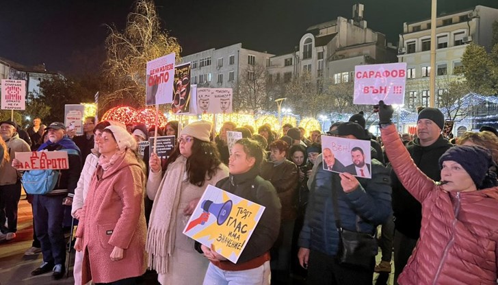 Недоволни граждани в Пловдив, Бургас, Плевен и Русе настояват за 100% машинно гласуване Недоволни граждани в Пловдив, Бургас, Плевен и Русе настояват за 100% машинно гласуване