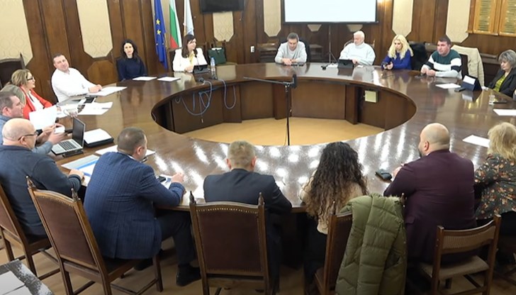 Местният парламент ще проведе последното си за годината заседание на 16 декември