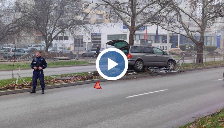 Разсеян шофьор на "Сеат" се вряза в огражденията на русенския булевард