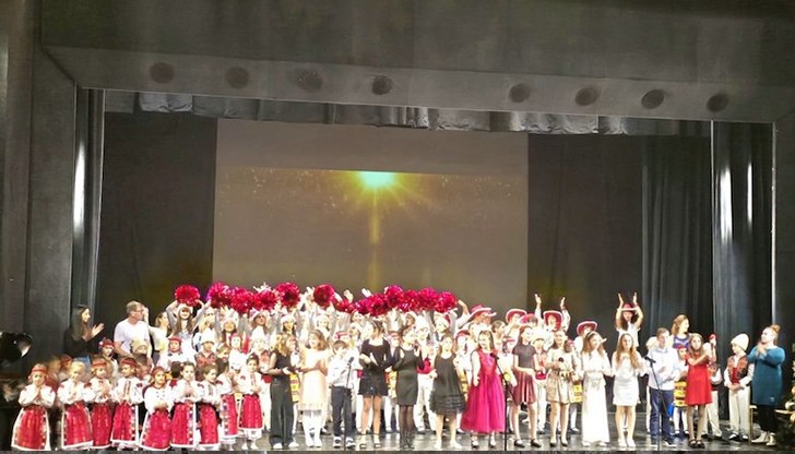 Благотворителният коледен концерт „Синьо сърце“ обедини Русе в подкрепа на децата с аутизъм