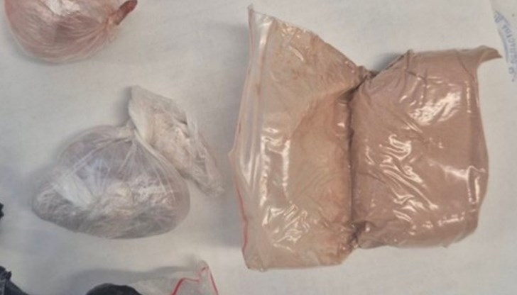 Униформените иззеха наркотици и близо 12 000 лева при специализирана акция на Второ районно управление Униформените иззеха наркотици и близо 12 000 лева при специализирана акция на Второ районно управление