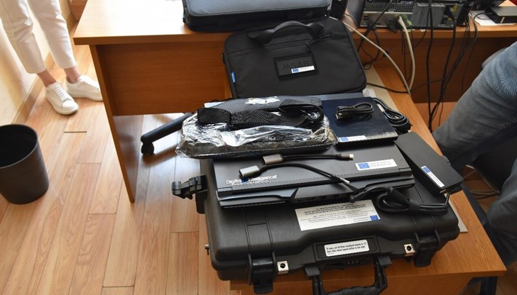 Експертите вече работят с "Фарадеев кафез" и специализиран софтуер за извличане на доказателства