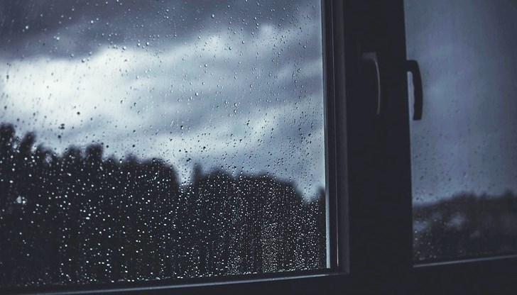 Синоптиците прогнозират сняг над 1500 метра и силен вятър в източните райони