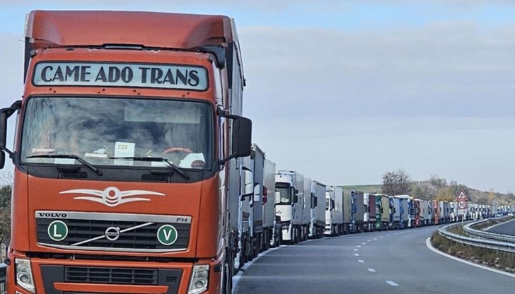 Възстановено е движението на камиони в двете посоки на преходите с Гърция