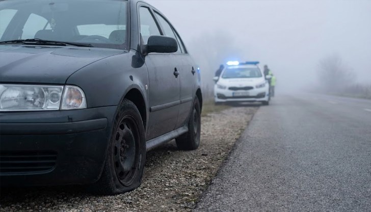 Лошата видимост и разбитата настилка създадоха неприятности на пътя Лошата видимост и разбитата настилка създадоха неприятности на пътя