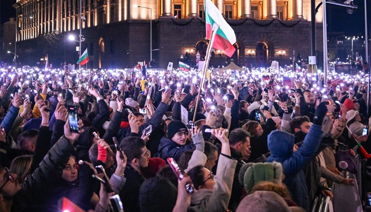 "Подходът към бюджета прилича на този на Мадуро във Венецуела", смята политологът Димитър Аврамов