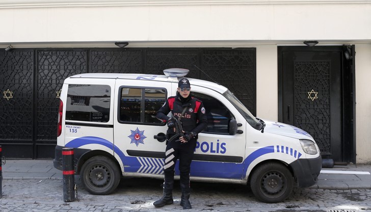 Издирват певеца Юсуф Гюней и актрисата Мелиса Дьонгел, откриха канабис в един от адресите Издирват певеца Юсуф Гюней и актрисата Мелиса Дьонгел, откриха канабис в един от адресите