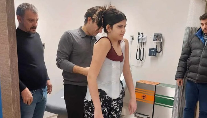 14-годишната Бояна се бори с тежка сколиоза 14-годишната Бояна се бори с тежка сколиоза