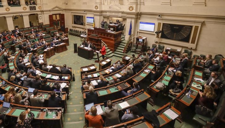 Федералният парламент в Брюксел спира индексацията на възнагражденията заради бюджетната криза