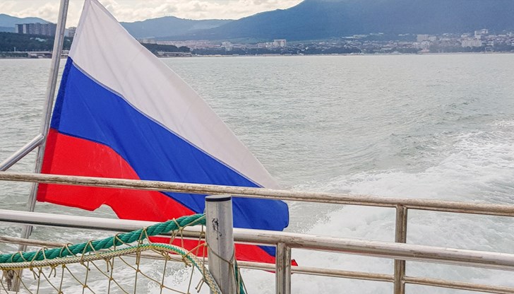 Плавателният съд е акостирал в шведски води заради проблеми с двигателя