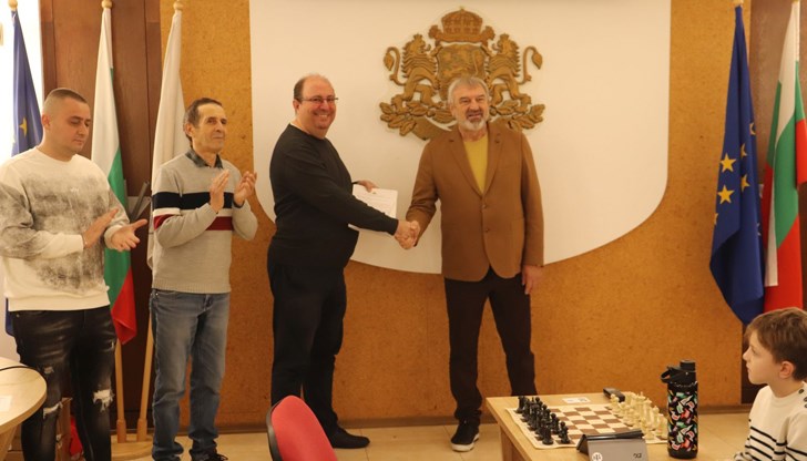 54-годишният русенец победи конкуренцията в оспорвана надпревара с 44 участници 54-годишният русенец победи конкуренцията в оспорвана надпревара с 44 участници